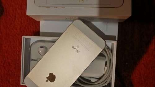 64 Gig Iphone SE Rose Gold with box & accessories